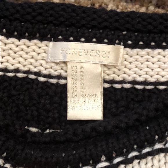 Forever 21 black and white sweater - Picture 2 of 3